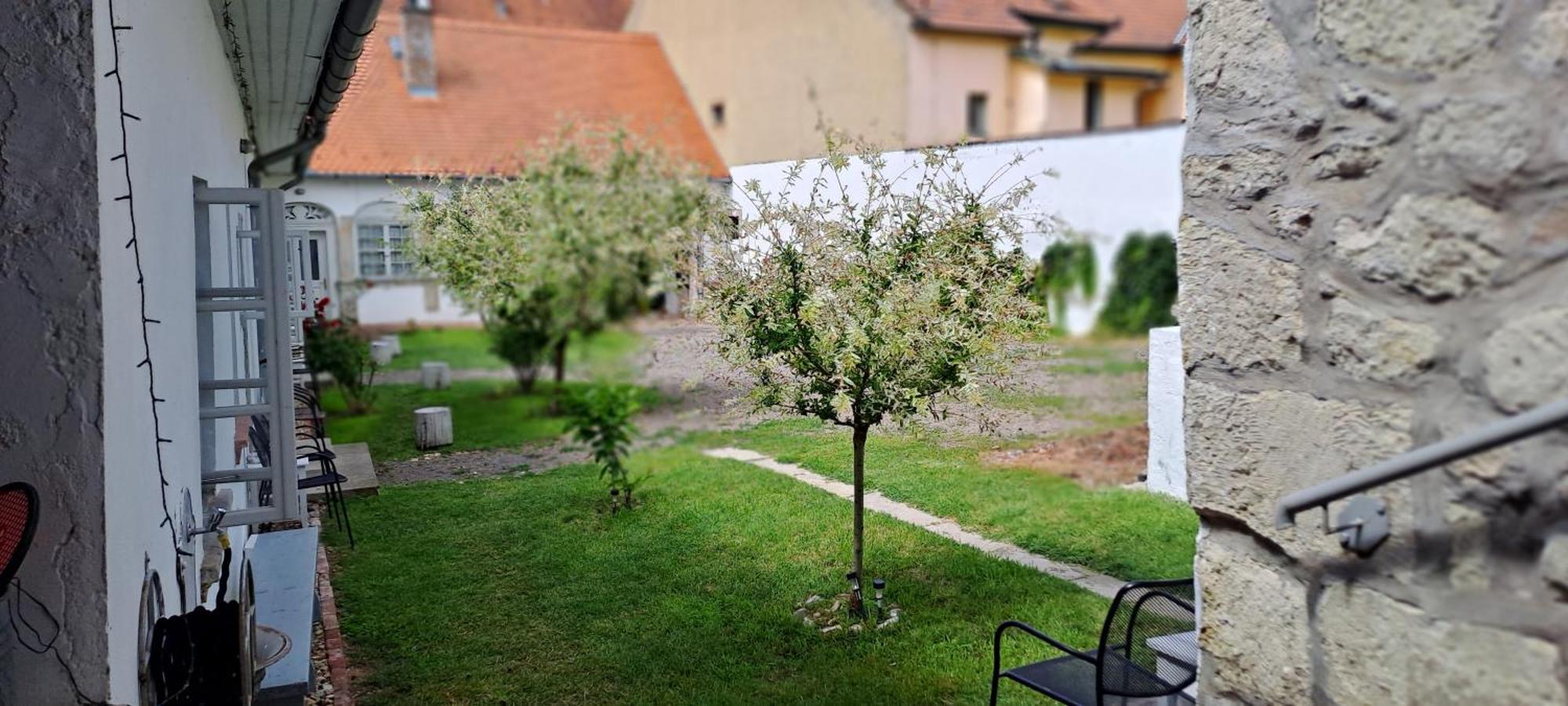 Plitzner Belvarosi Apartmanhaz Eger Eksteriør billede