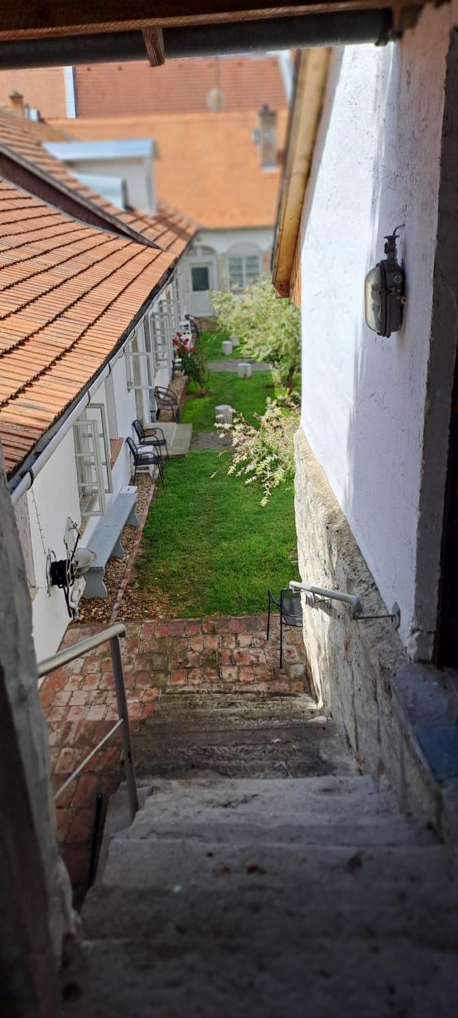 Plitzner Belvarosi Apartmanhaz Eger Eksteriør billede