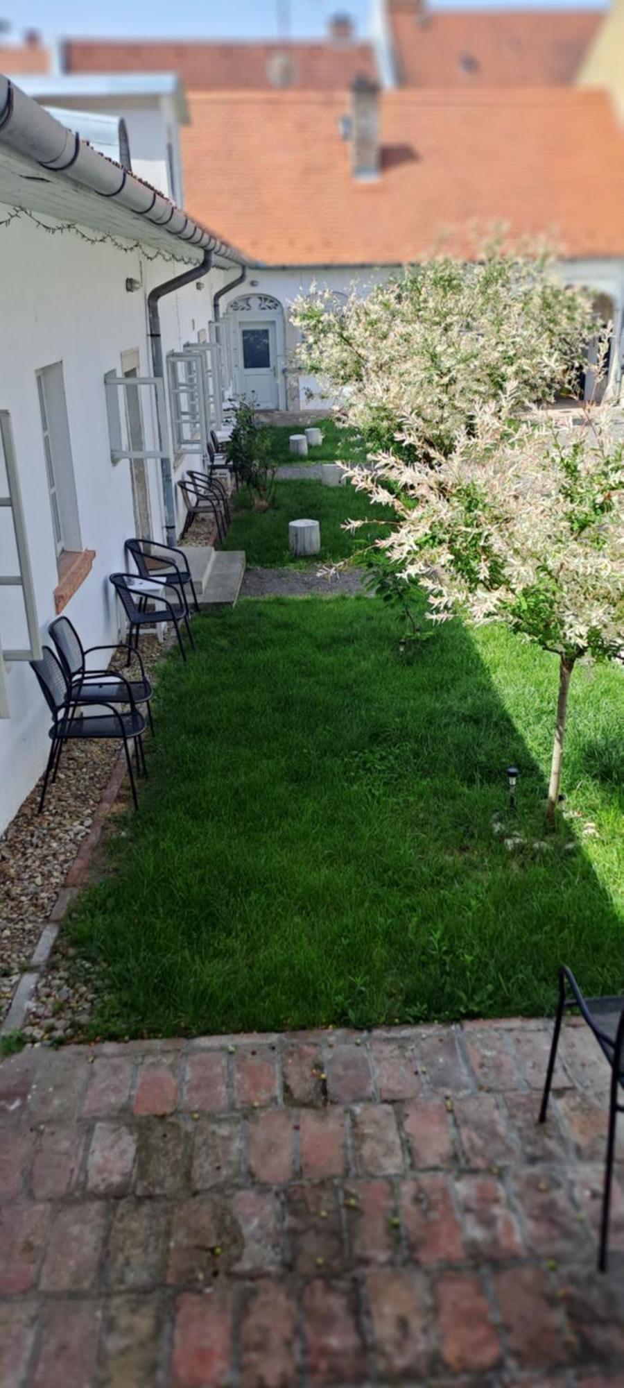 Plitzner Belvarosi Apartmanhaz Eger Eksteriør billede