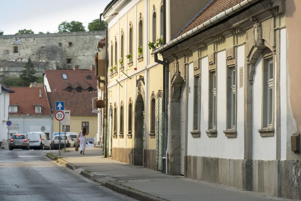 Plitzner Belvarosi Apartmanhaz Eger Eksteriør billede